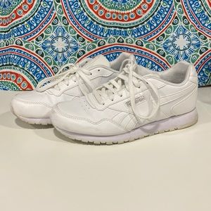 Woman’s Reebok classic white shoes. Size 9.5  Great condition.